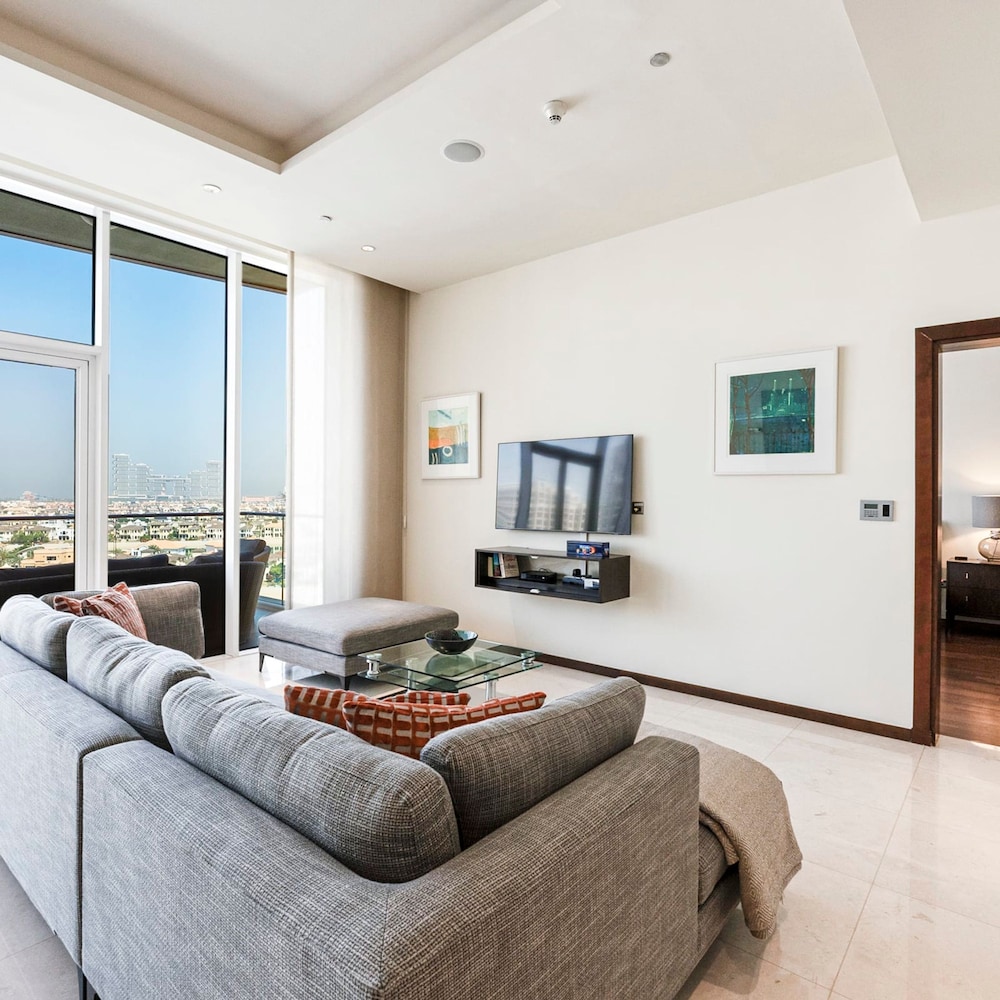 2 BD Tiara Palm Views Beach Pool Amazing Views of the Palm