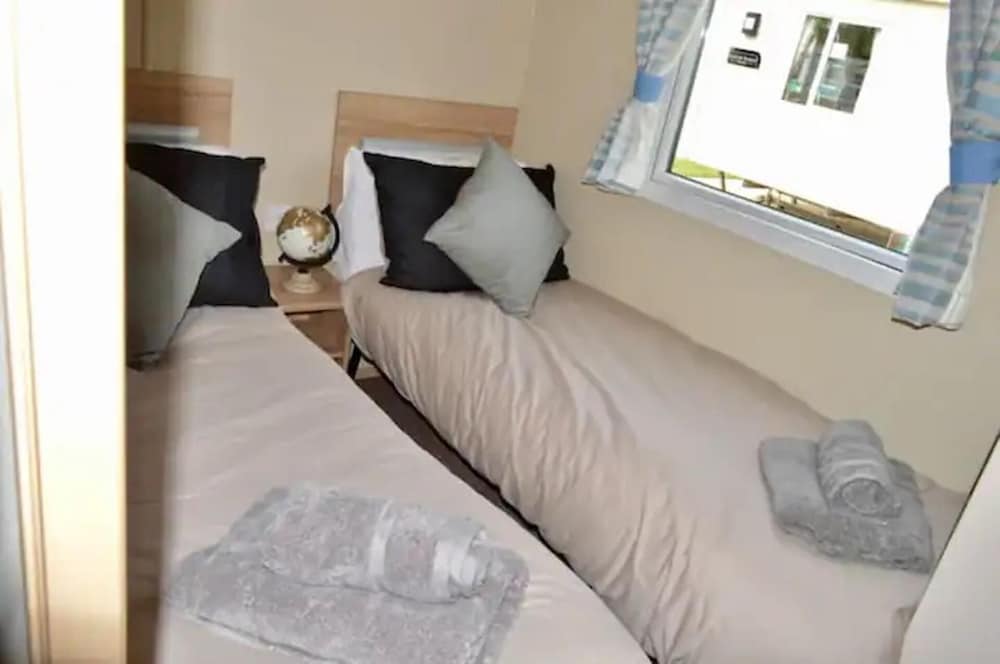 Tattershall Lakes Luxury Caravan With Hot tub view 3