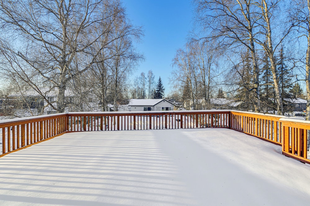 3 Mi to Dtwn: Apt w/ Shared Sauna in Anchorage