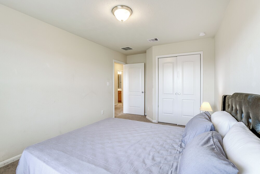Covered Patio & Spacious Yard: Houston Area Home!