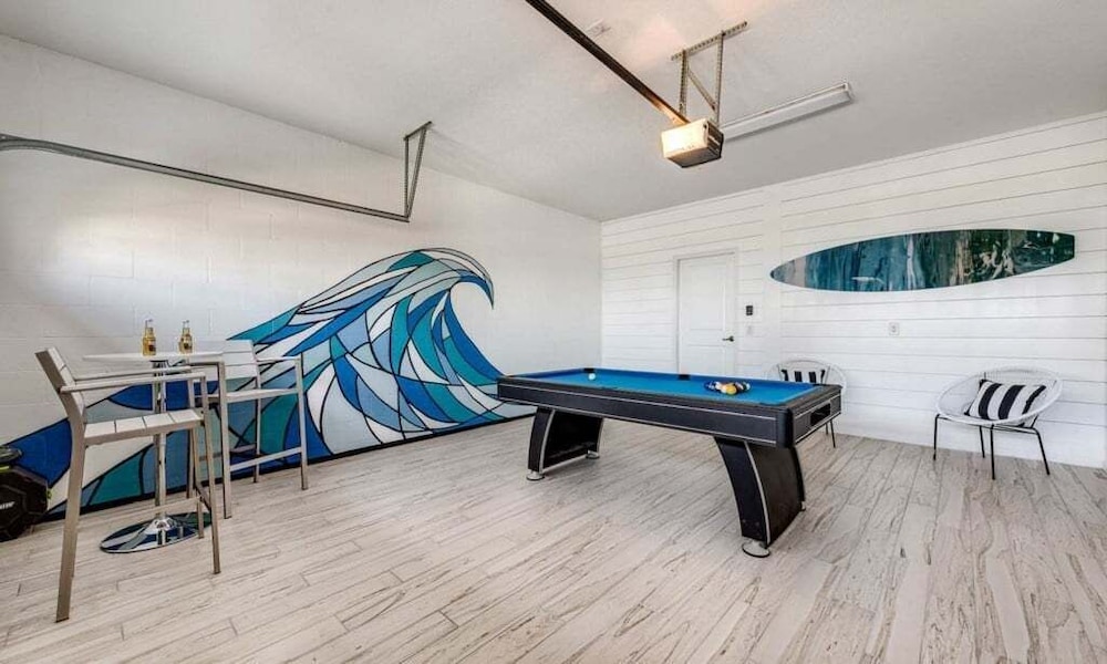 Spacious 5 Bed Pool Home With Game Room 5 Bedroom Home