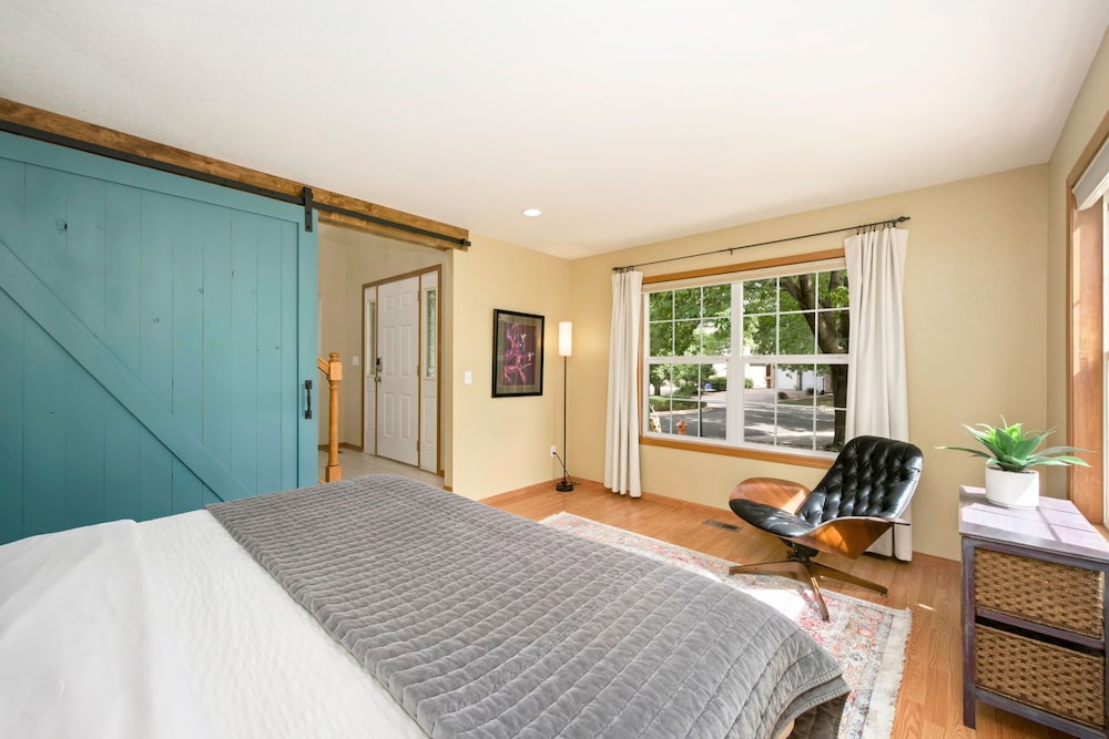 Shady Grove 4 King Beds, Dog Run & Outdoor Fun
