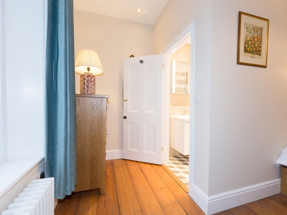 Queen Ann's Close