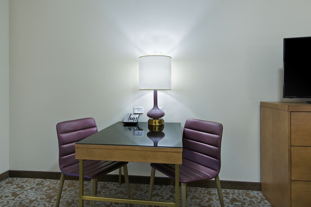 Rohnert Park Vacations - Oxford Suites Sonoma County - Property Image 3