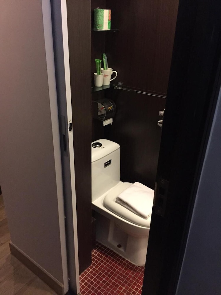 Metroplace Olympic Hotel