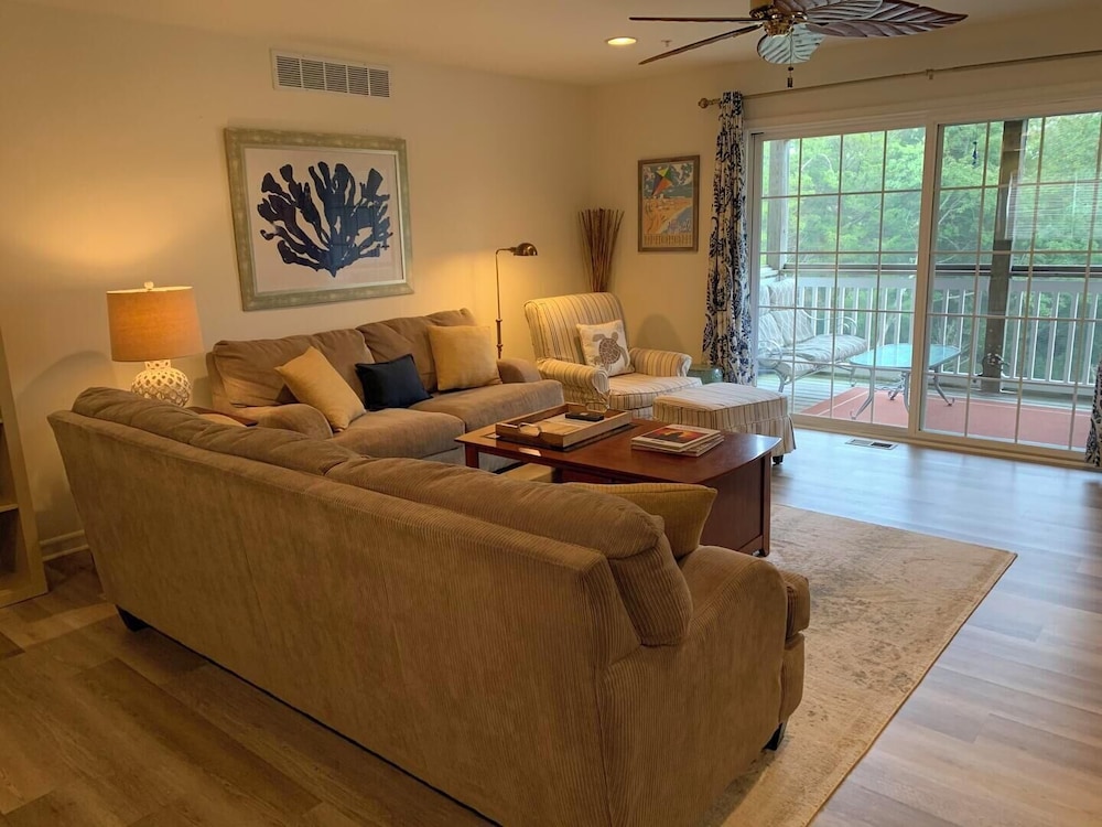 Canal Landing Court 48