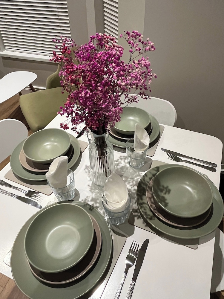 Apt - Sleeps 5 - Short Walk To Attractions