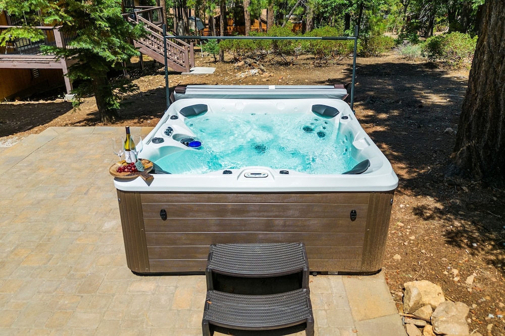 Teddy by Avantstay Majestic Cabin in Big Bear w Balcony