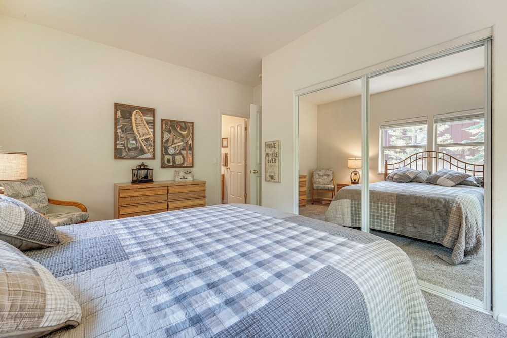 Golf & Mountain Views - Retreat in Clio