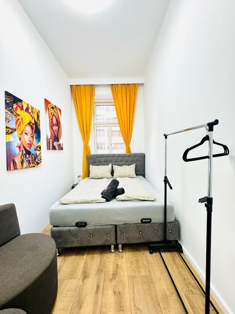 Family 9BR Apartment Near Augarten
