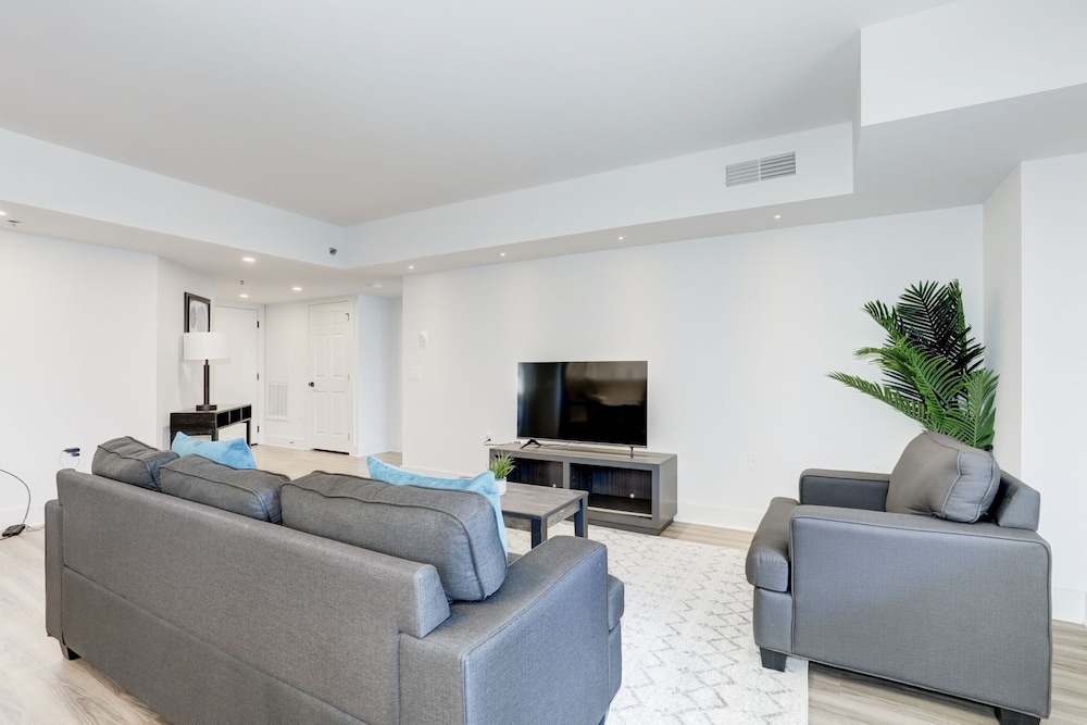 Elegant 2BR Apartment Minutes From DC