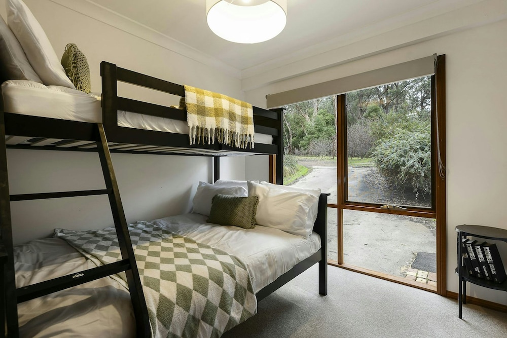 Onyx Retreat Healesville Luxury Lodge x Hot Tub