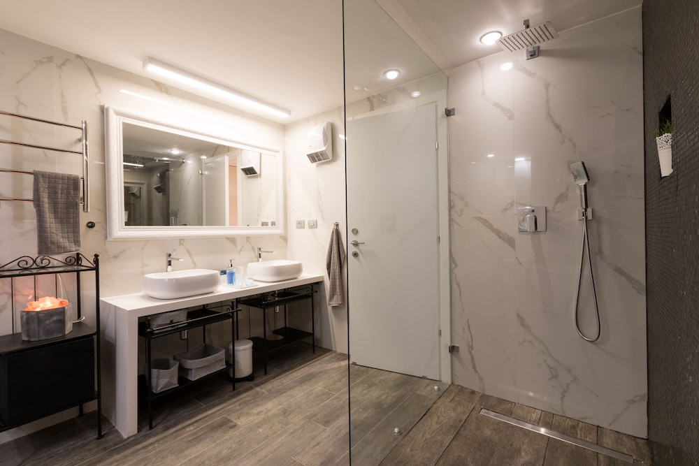 High Class Condo at Marina by FeelHome