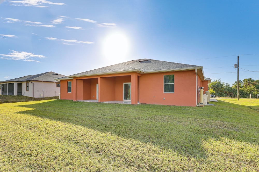 11 Mi to Fort Myers River District: Suburban Haven