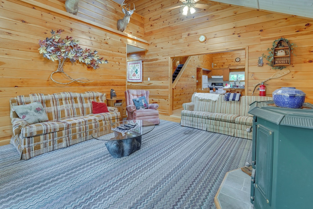 Cabin Comfort Near Psu! Fire Pit & On-site Trails