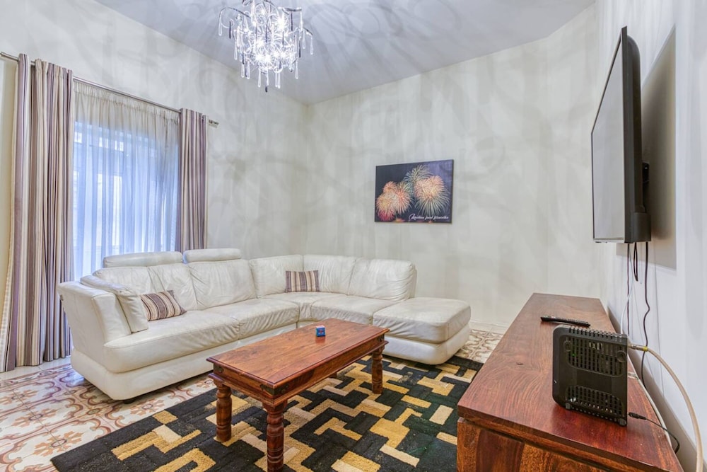 St James the Traditional 4-bed Townhouse Terrace
