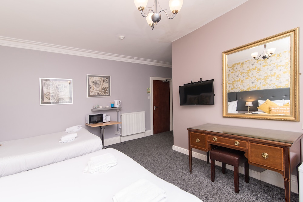 The Linden Leaf Rooms - Classy Studios