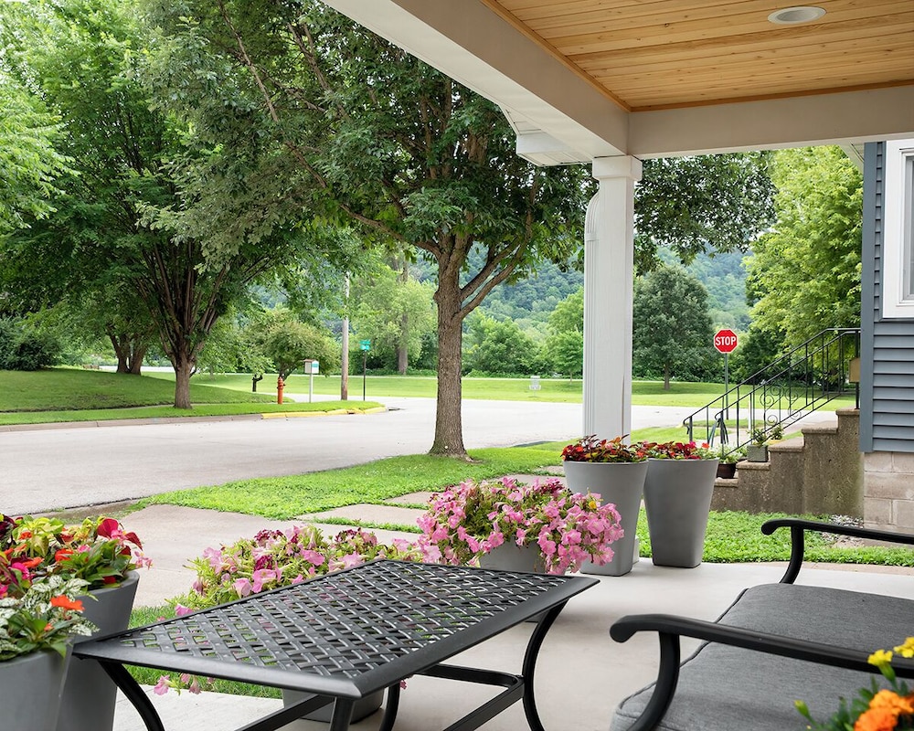 Big River Escape Parkside Bungalow
