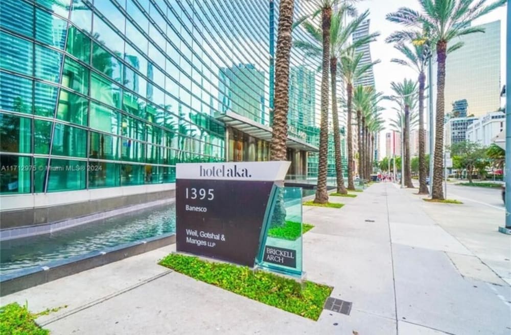 Brickell Floor 31 Sea View-Free Parking by Palermo Home