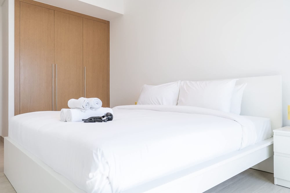 Modern and Peaceful 2 Bedroom in Amber by Azizi