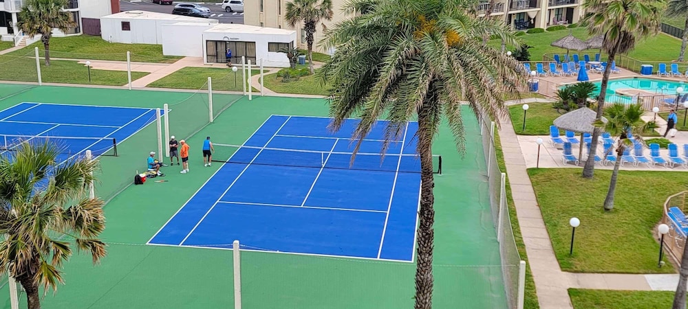 Sleeps 10 Direct Beach Heated Pool 3 Bedroom Apts