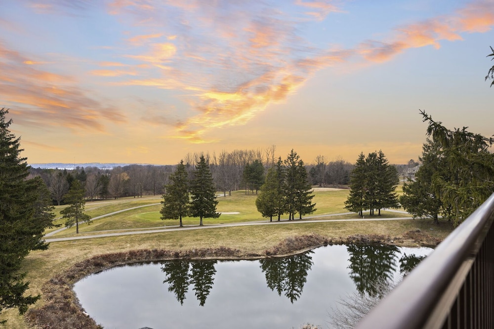 Lakeview Golf Retreat 1BDR Condo 5057 view 4