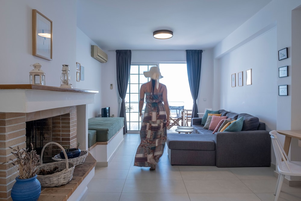 Meli Apartments & Villas