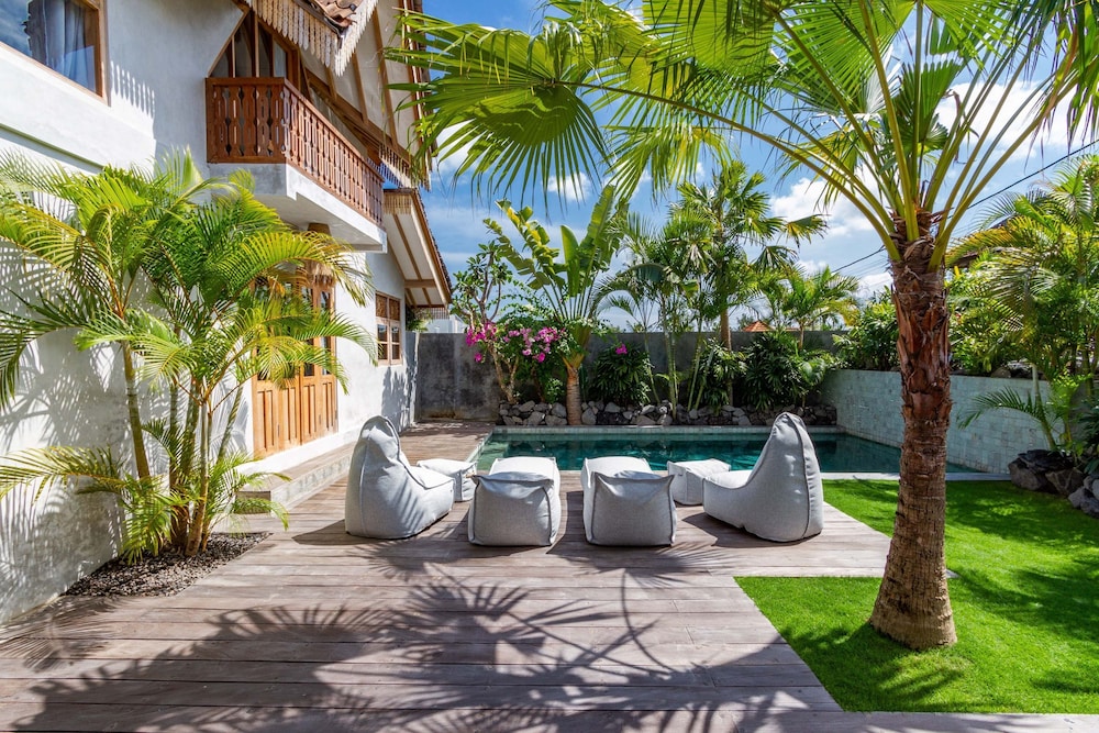 Villa Palm Jari 1 by Alfred in Bali - Architectural 2 Bedroom Pool Villa Berawa Canggu