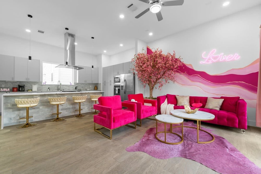 Downtown Houston 3BR Bachelorette Escape