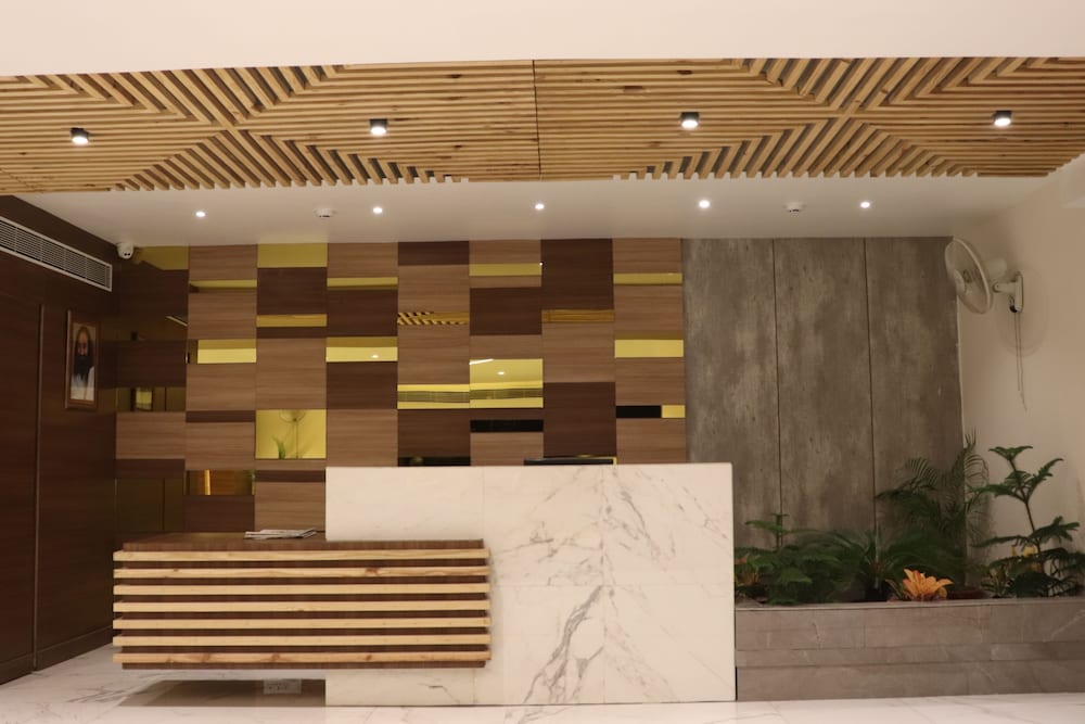 Lobby & Reception