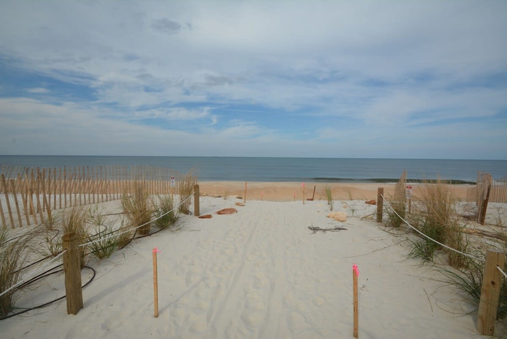 Just Beachy A Luxury Retreat Sleeps 12 3 Levels With Elevator- Perfect for 1-3 Families