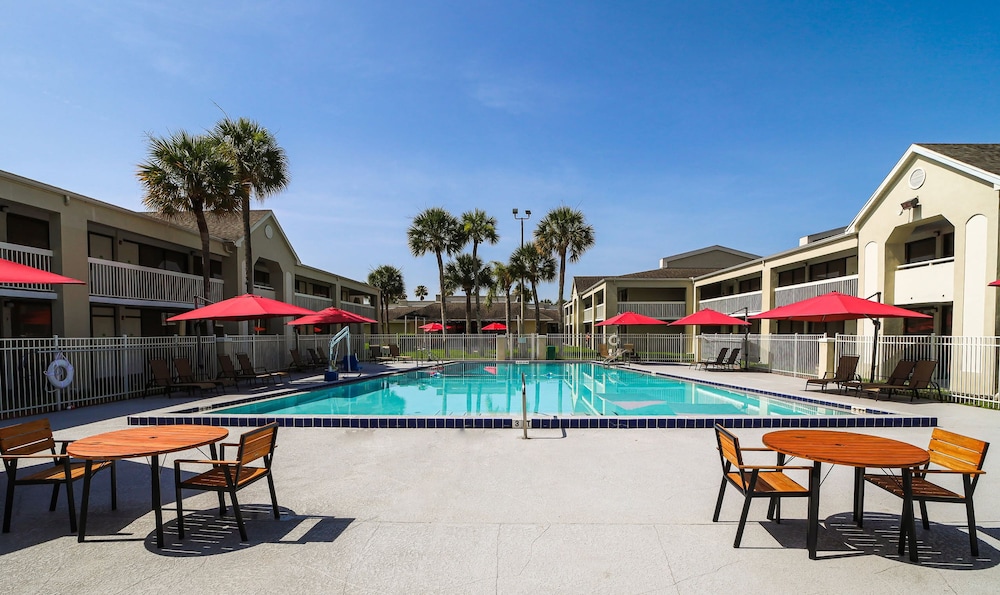 Cozy Family Suite for 4 - Free Disney Shuttle view 4