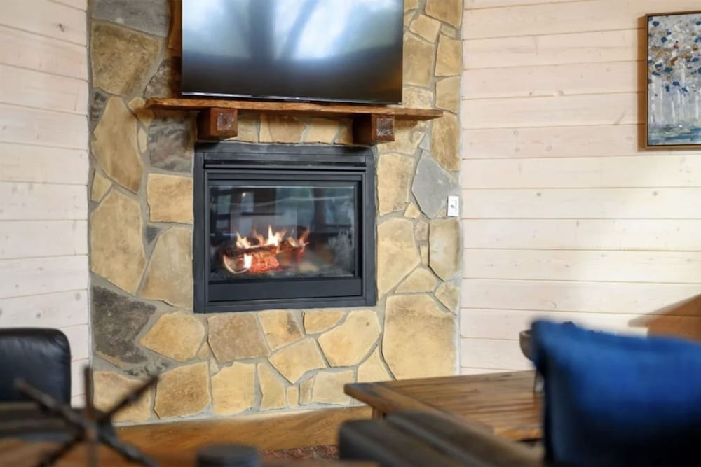 Whispering Winds Luxury Cabin in Hochatown