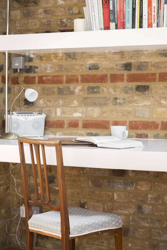Gironde Road by Onefinestay