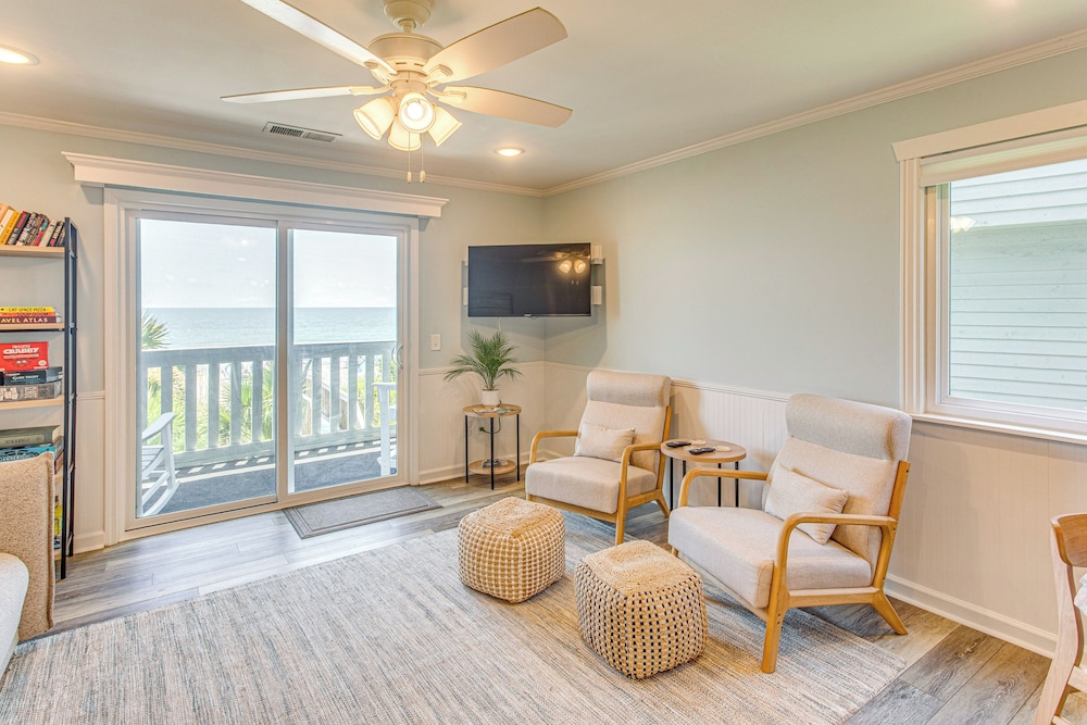 Beachfront Oasis w/ Pool Access in Surfside Beach!