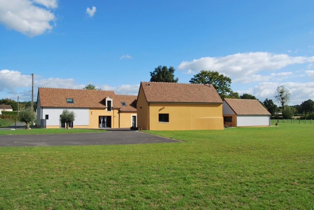 Villa in Monce-en-belin Near Le Mans Circuit