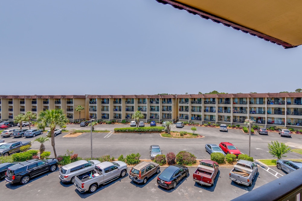 Top-floor Condo w/ Ocean Views in Hilton Head! view 3