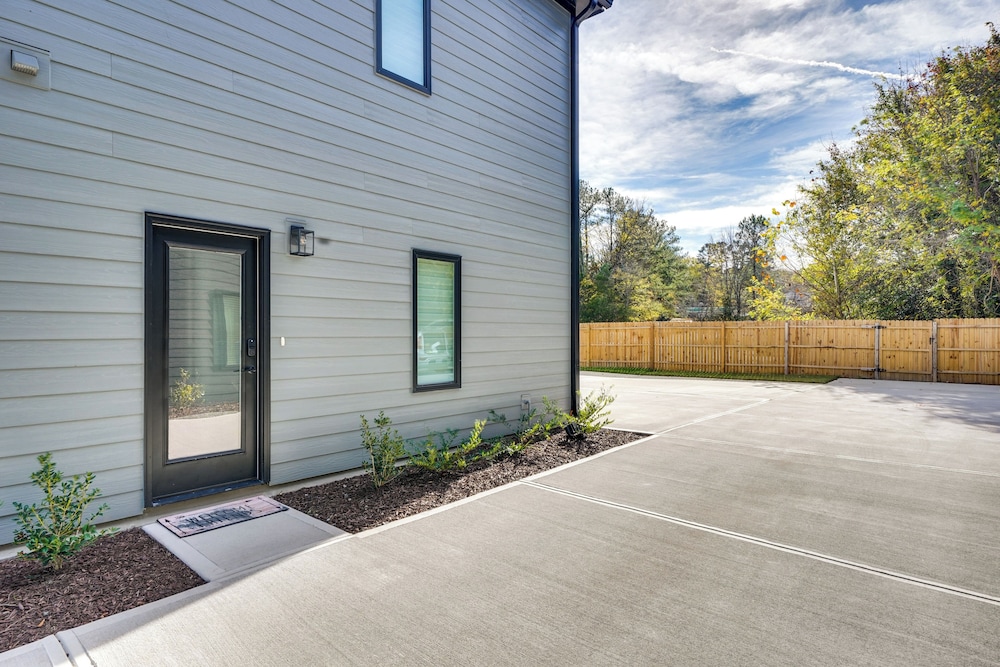 2 Mi to Duke University: Townhome in Durham!