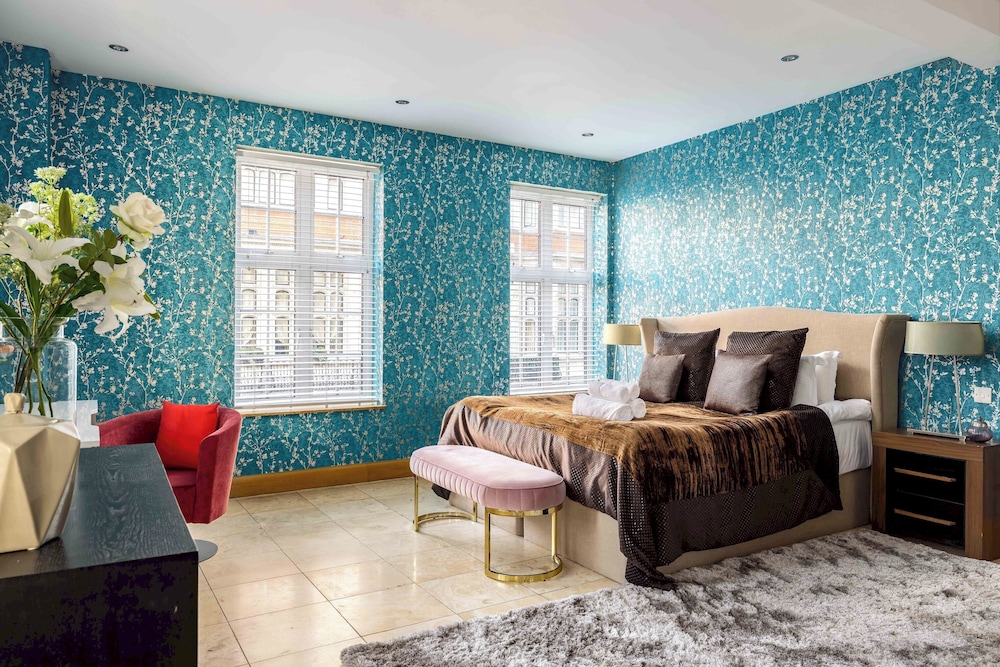 Park Lane 4-bed Mayfair Family House