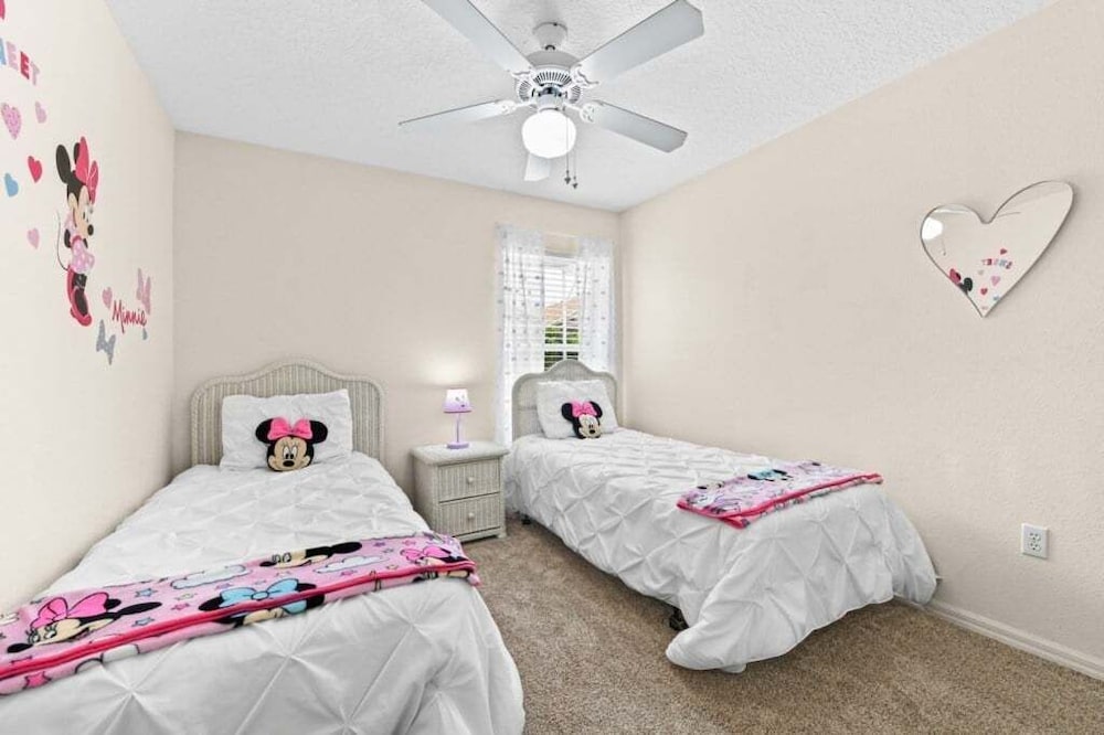 Oak Island Gem Cozy 4br Pool Home Near Disney 4 Bedroom Villa