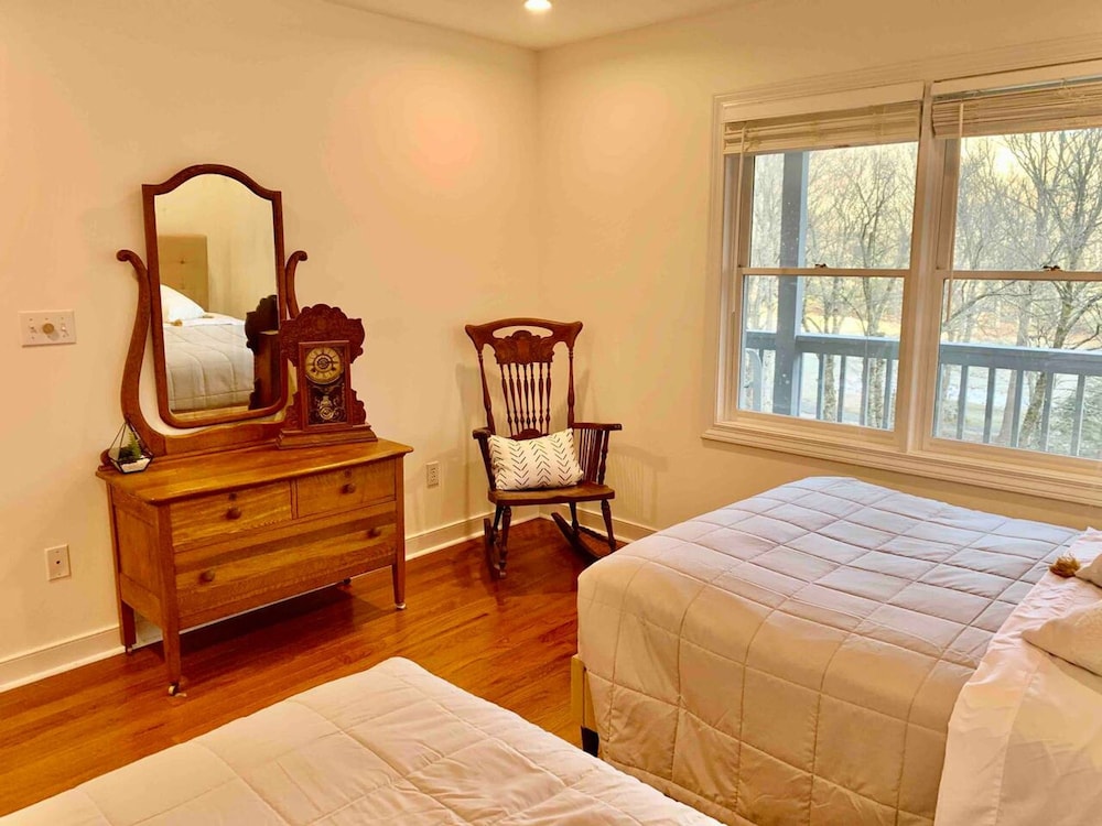 5 BR House- Mt Mitchell Golf Course on the River