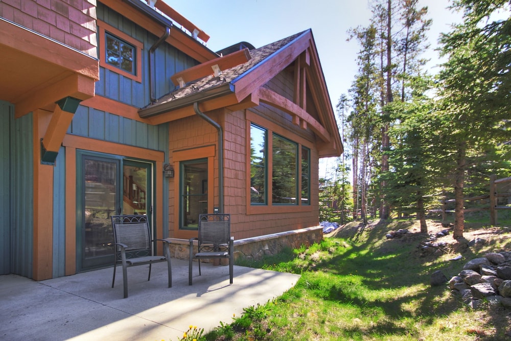 Modern 3br Mountain - Winter Escape Mins To Slopes 3 Bedroom Townhouse by RedAwning