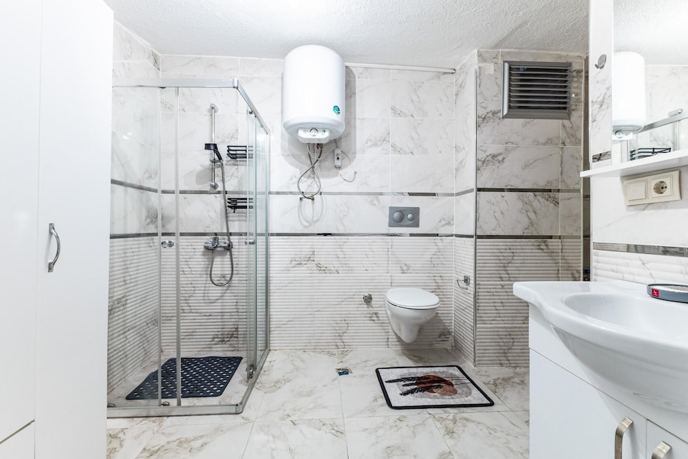City View Flat w Terrace 10 min to Buyaka Mall