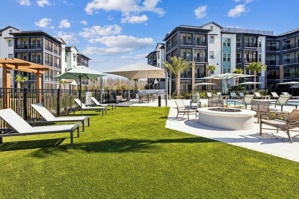 Landing Apartments near Sun City Center and Riverview