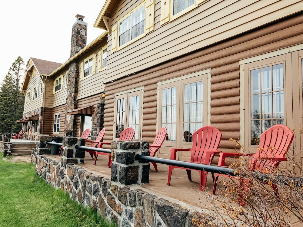 Cascade Lodge