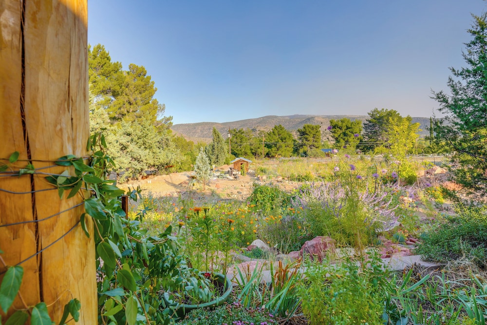 Peaceful Historic Cottage on Sedona Wine Trail view 5