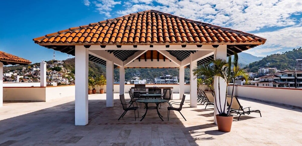 Ocean View 2Br Condo-balcony-beach-pool - 712