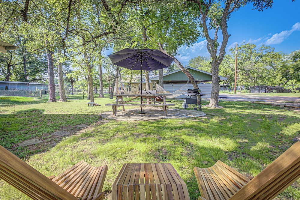 Kingsland Duo 2 Cottages in 1 w/ Lakeview! - Property Image 11