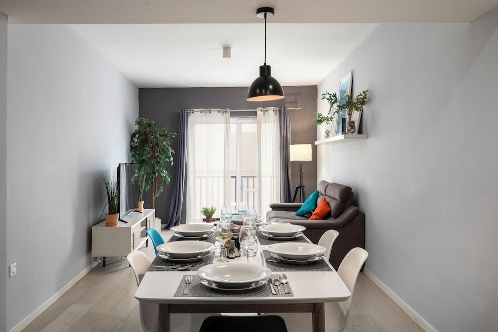 Modern Ensuite Rooms Near Balluta Bay