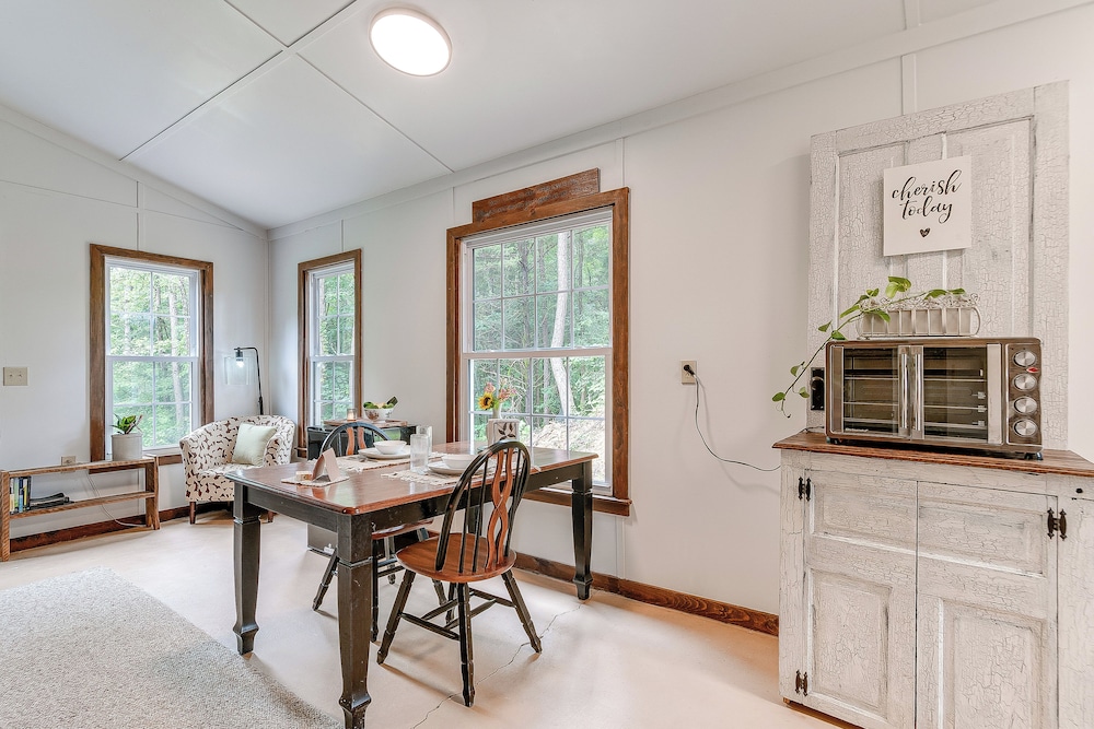 12 Mi to Staunton River State Park: Off-grid Cabin